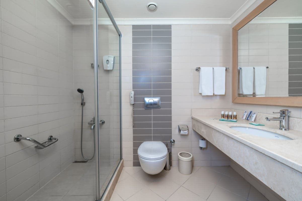 rooms-family-room-land-view