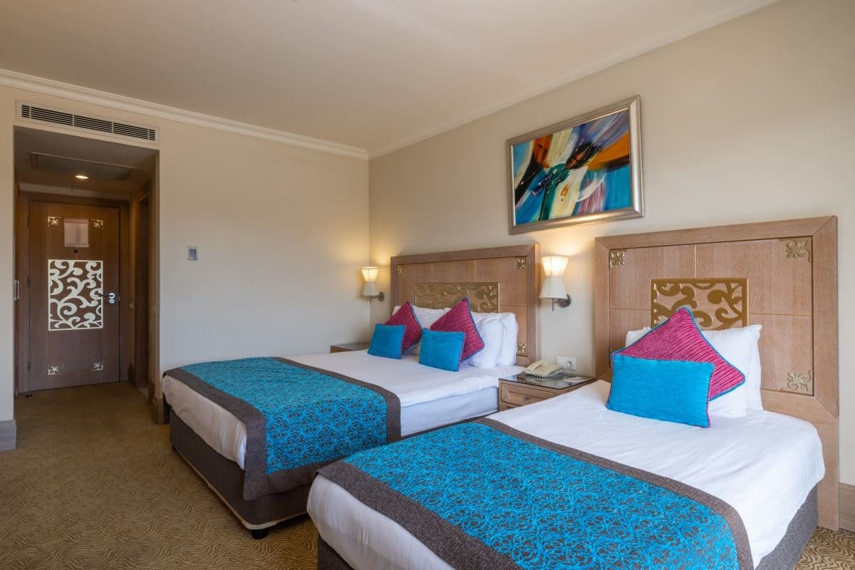 rooms-standard-room-side-sea-view