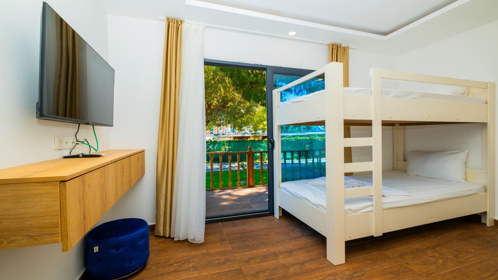 rooms-swimup-suite