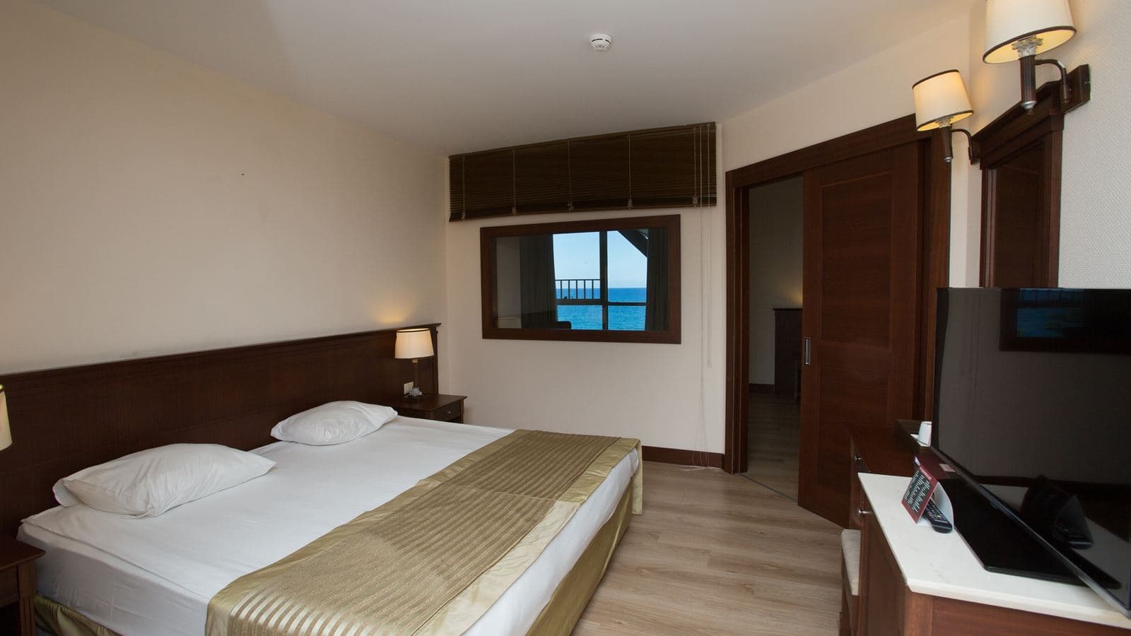 rooms-family-superior-room