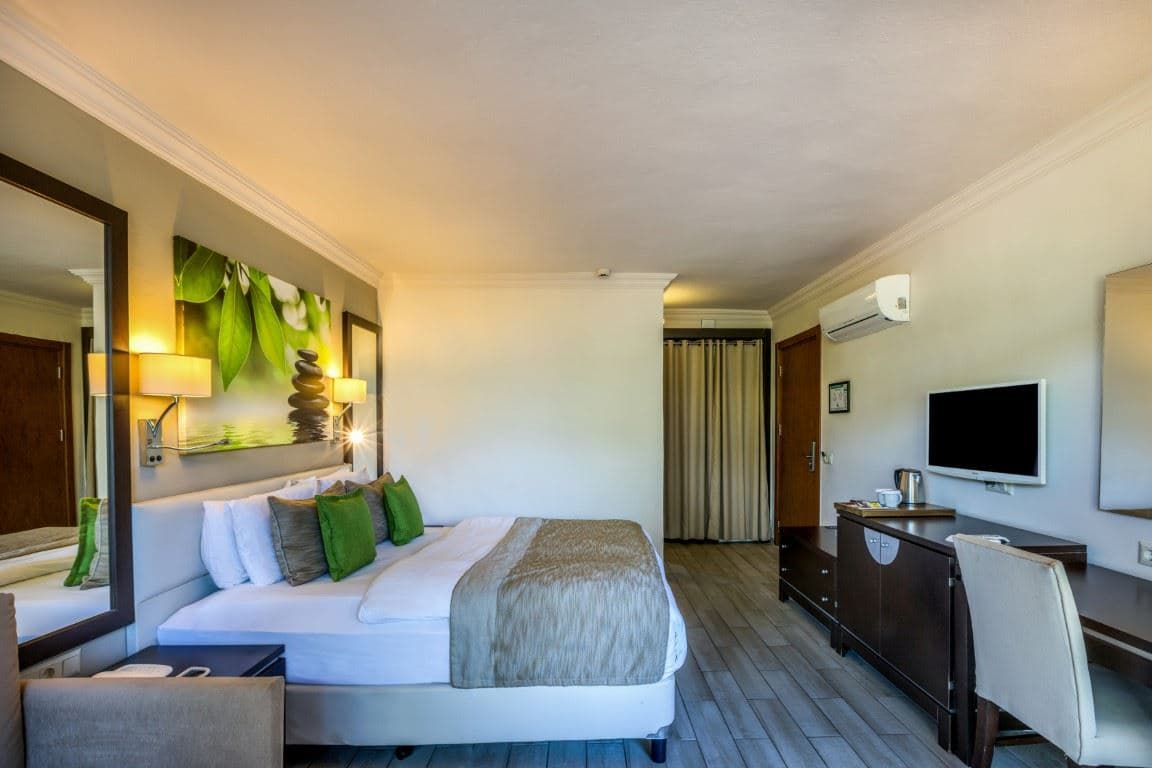rooms-suite-room-garden-view