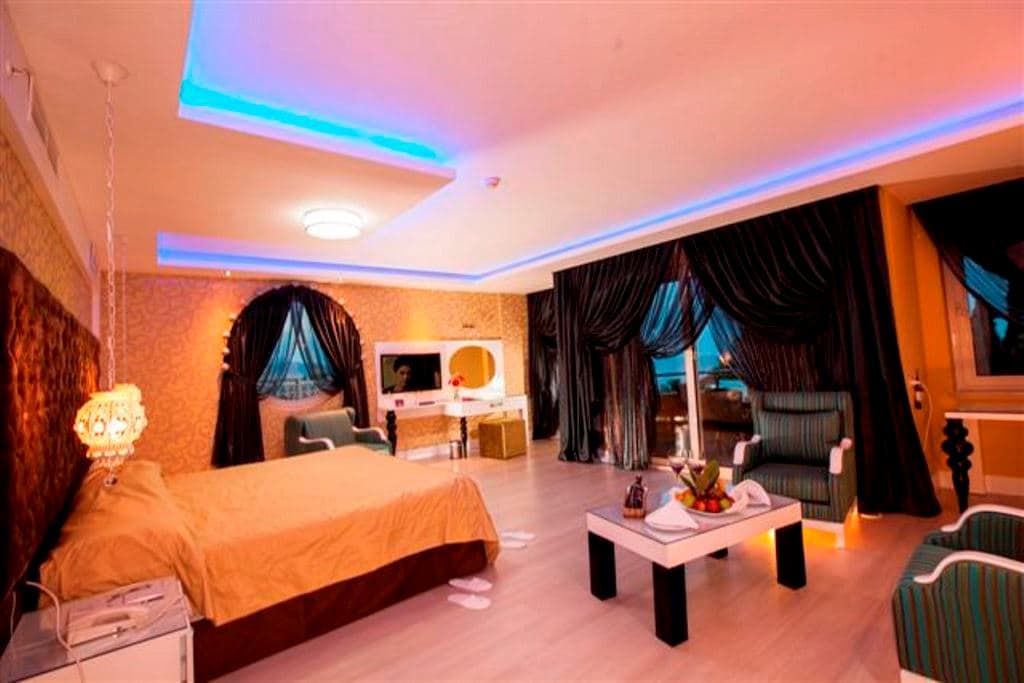 rooms-deluxe-suite