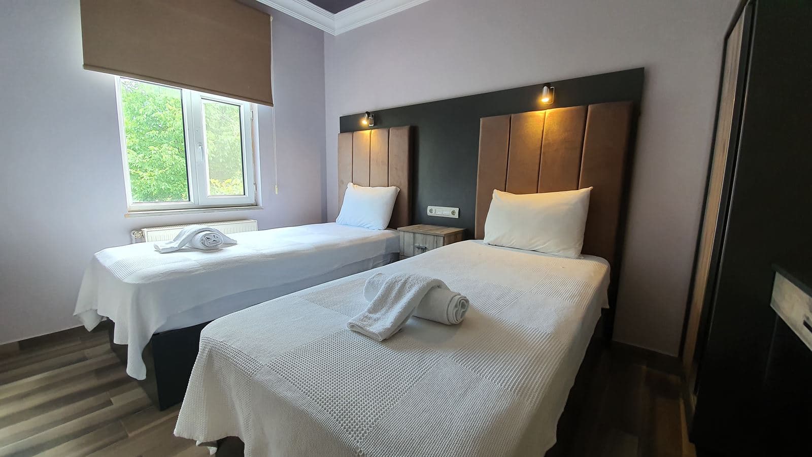 rooms-family-suit
