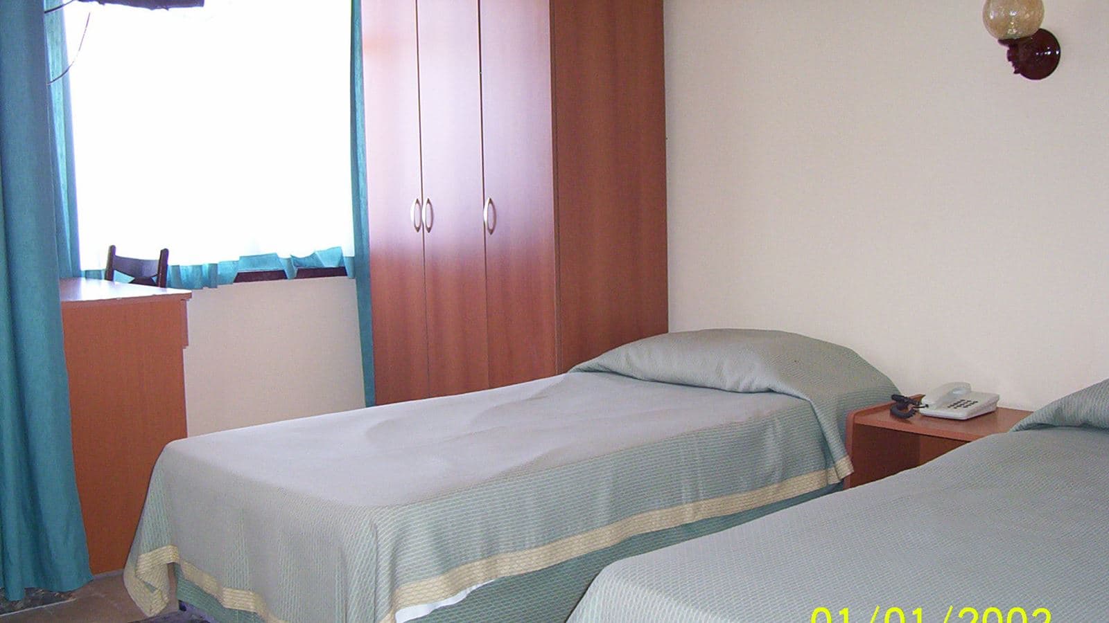 rooms-suit-room