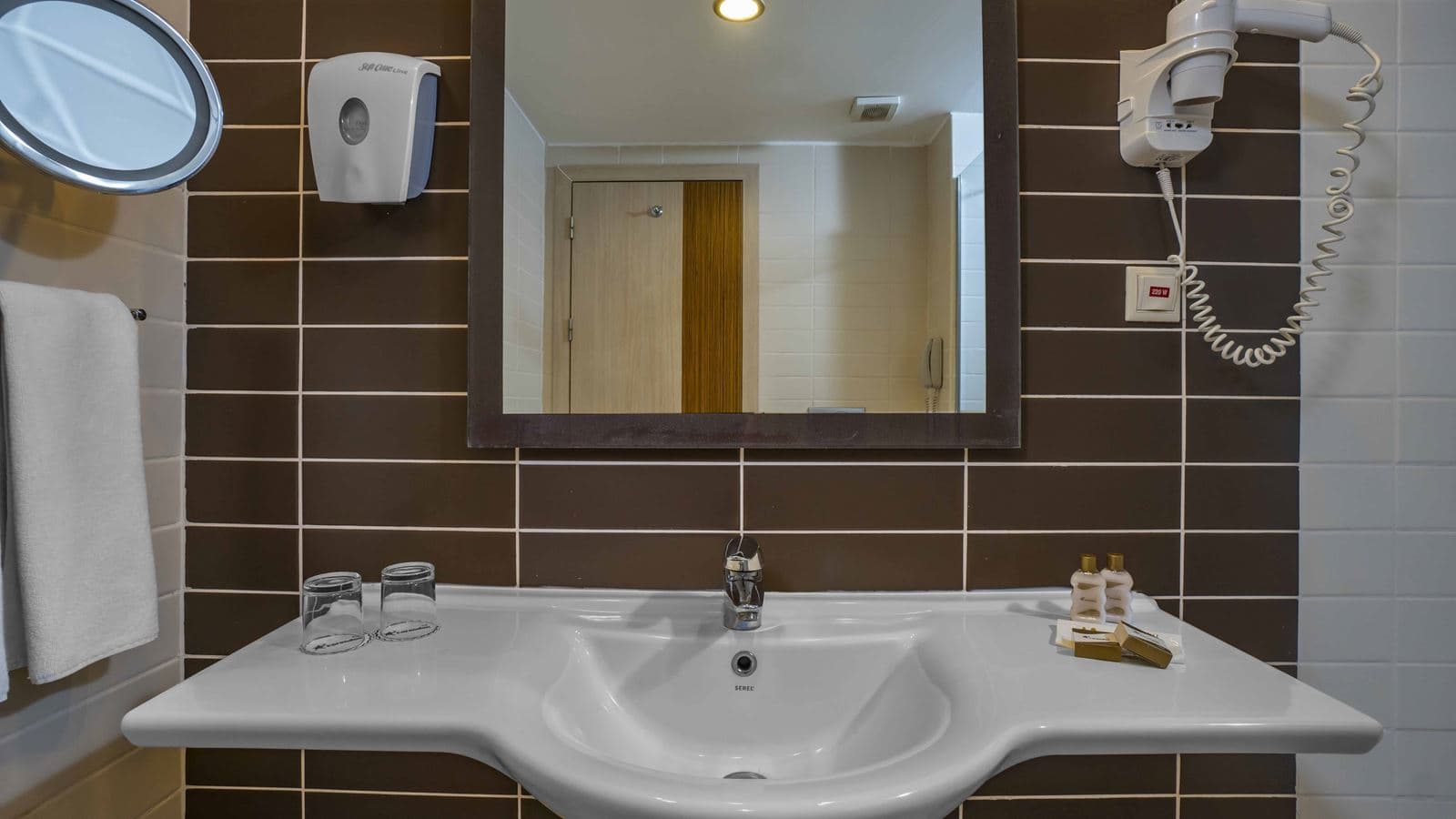 rooms-superior-room