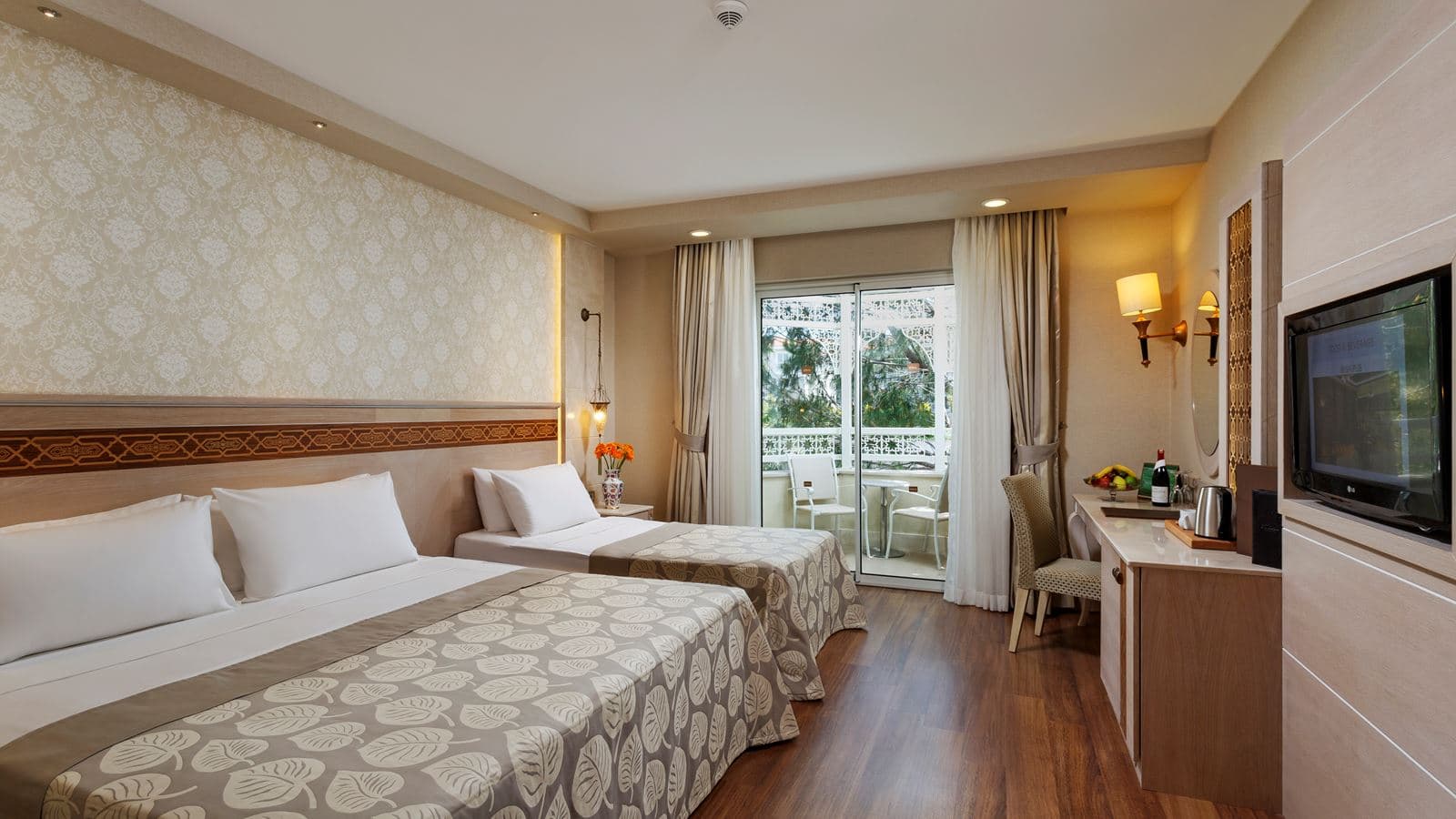 rooms-deluxe-room