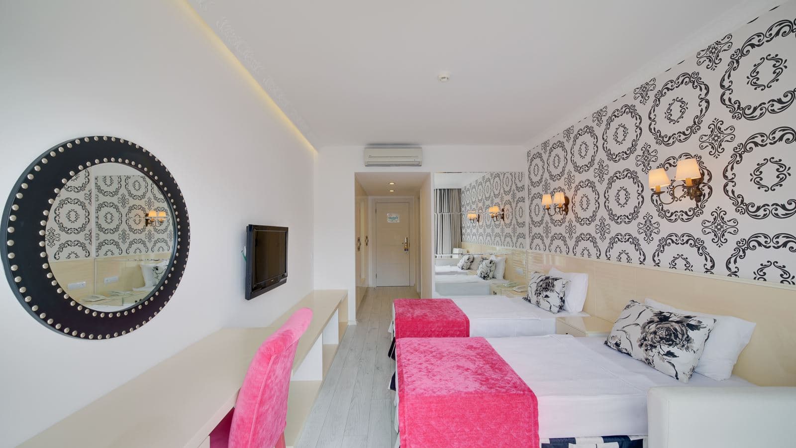 rooms-standard-pool-view-room