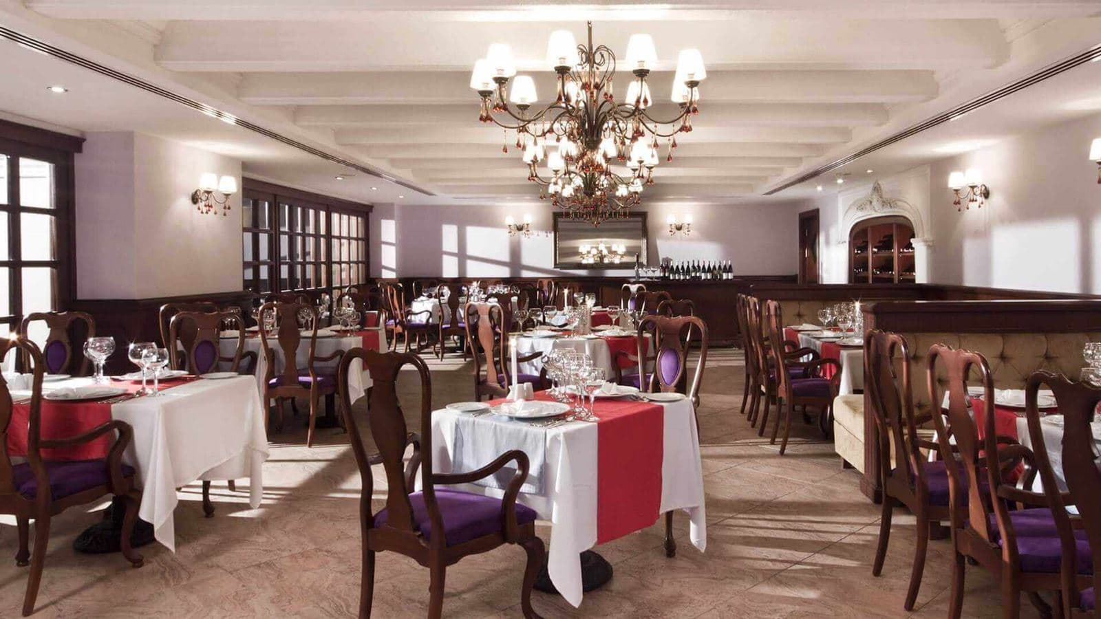 restaurants-moulin-rouge-french-restaurant