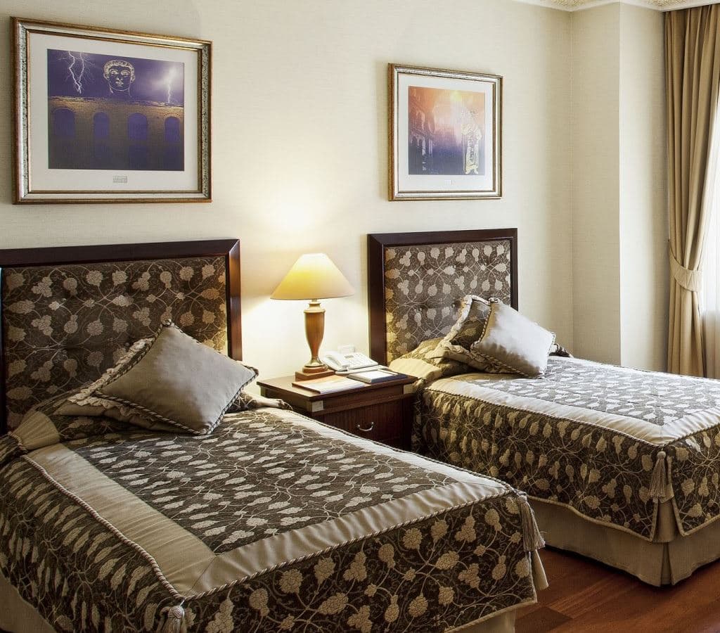 rooms-standard-room