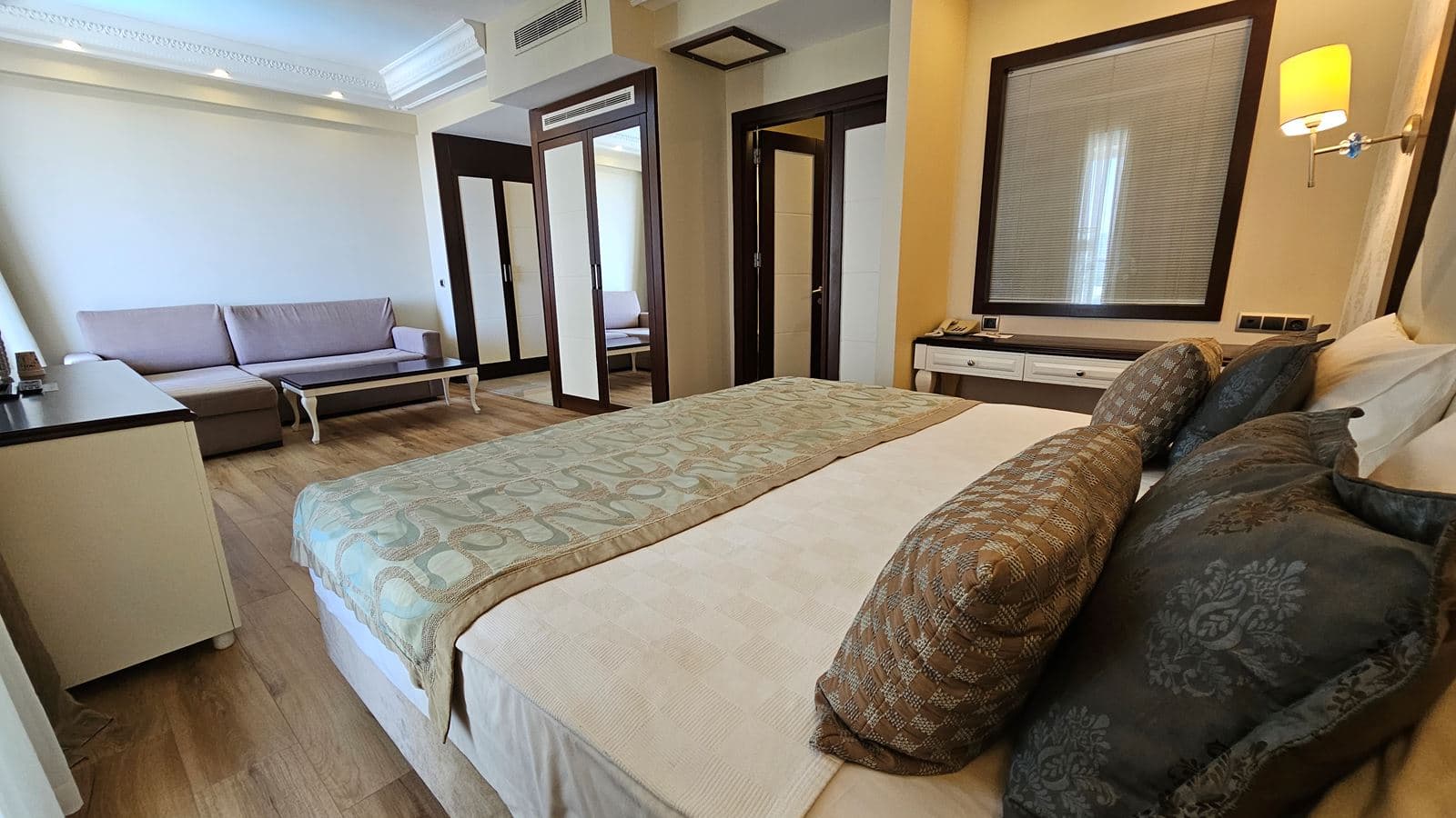 rooms-suite-room