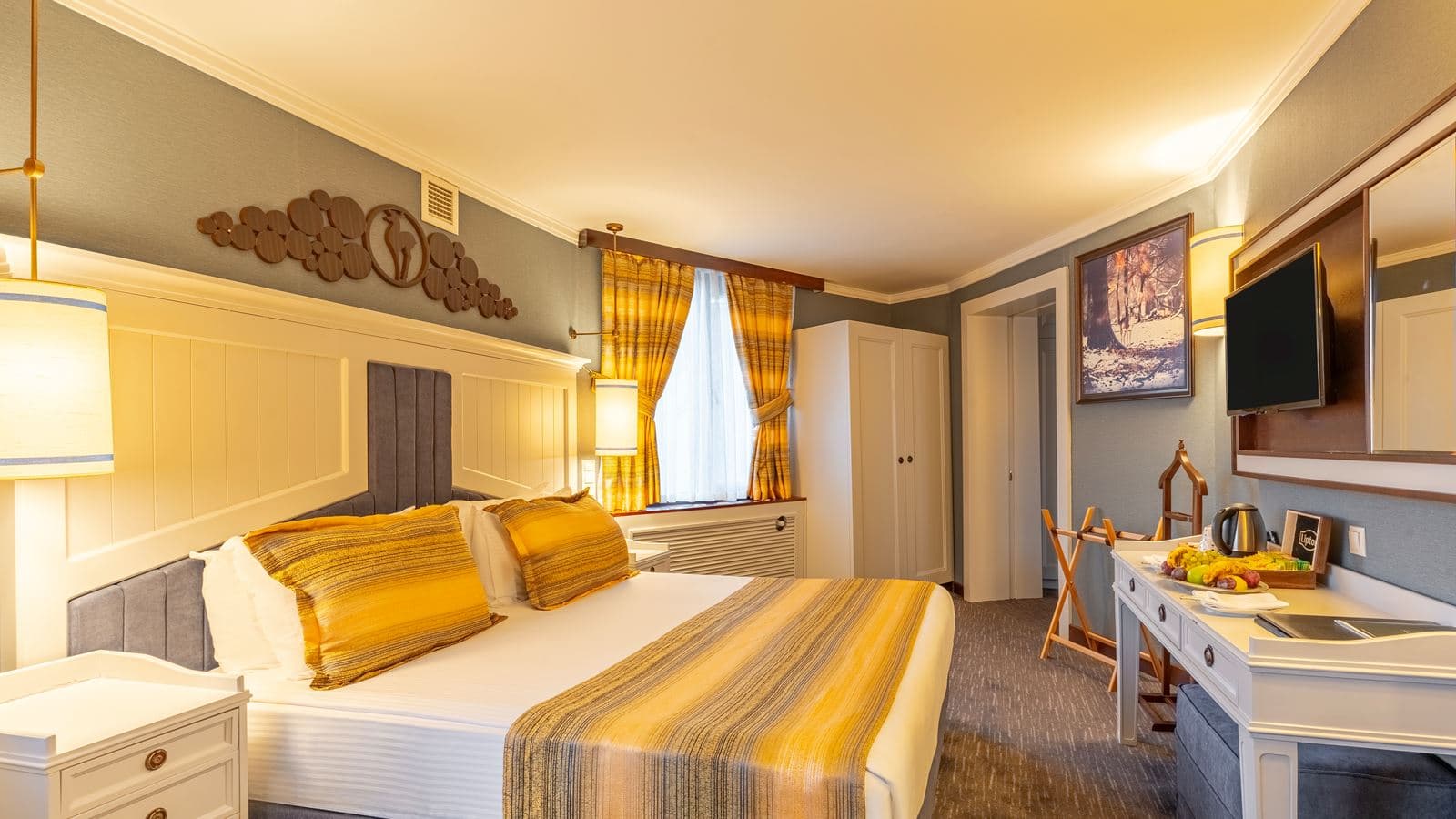 rooms-king-suit