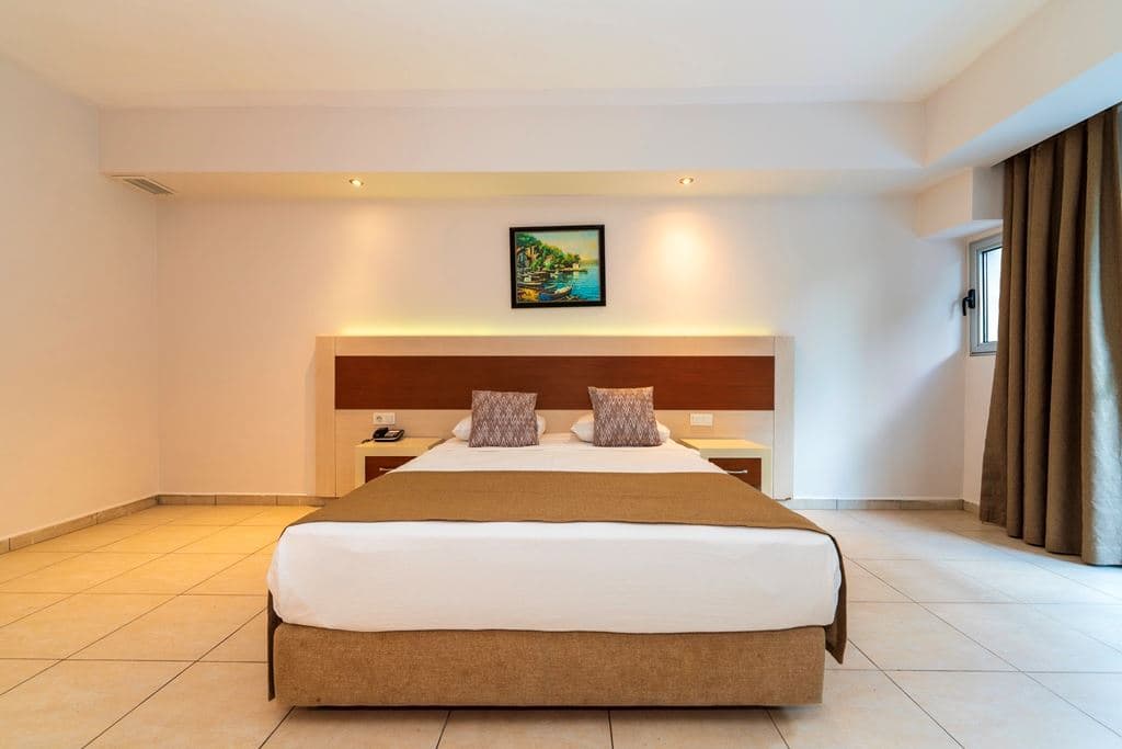 rooms-swimup-room
