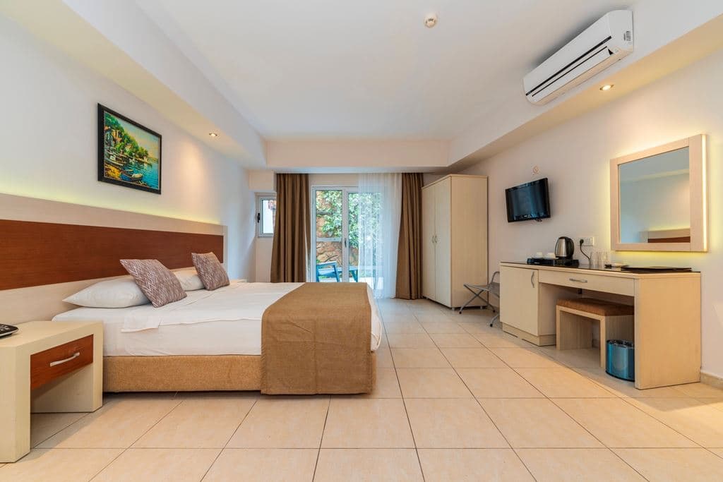 rooms-swimup-room
