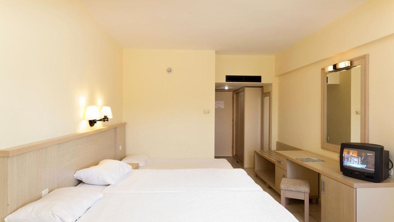 rooms-standard-room