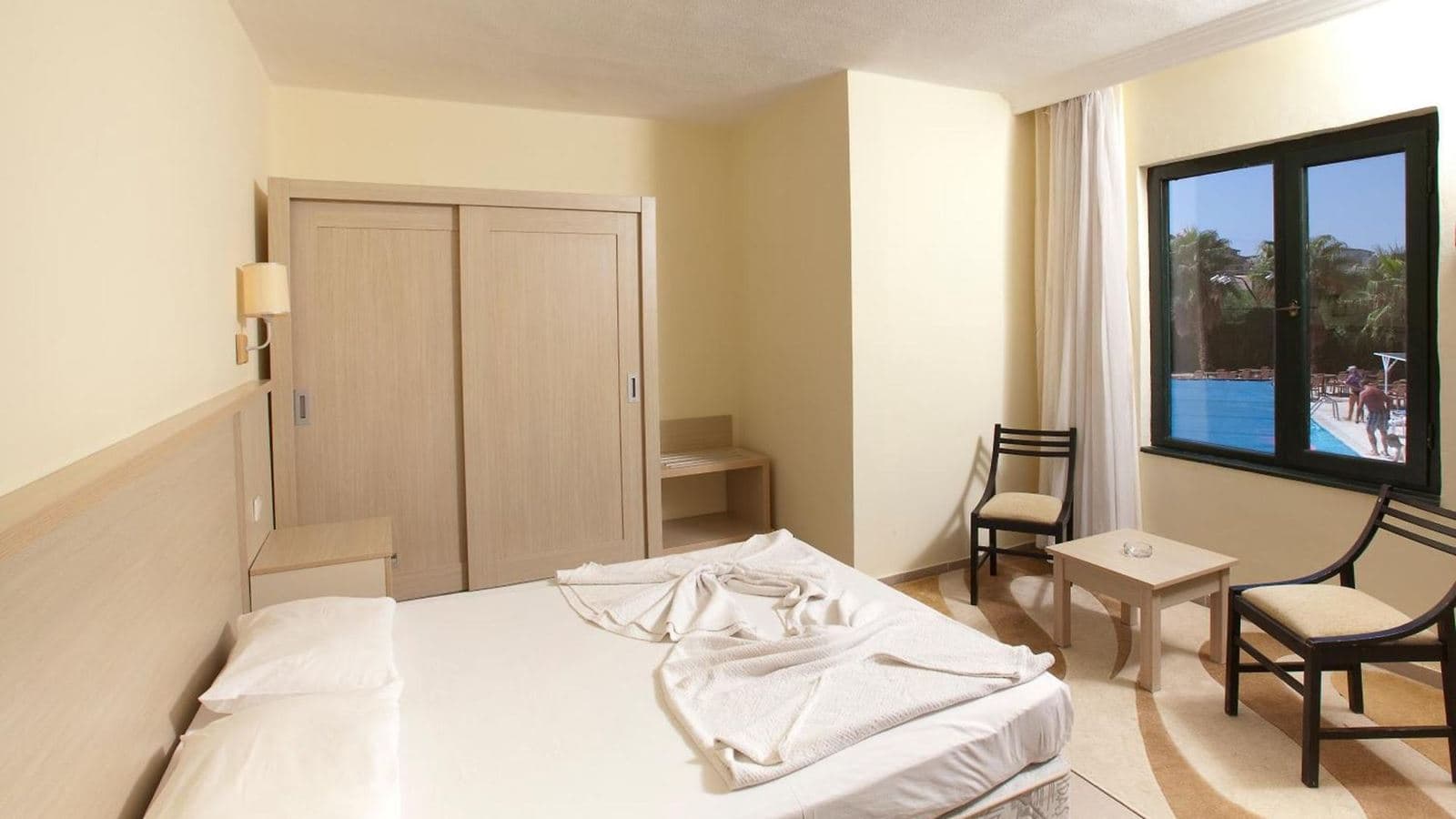 rooms-standard-room