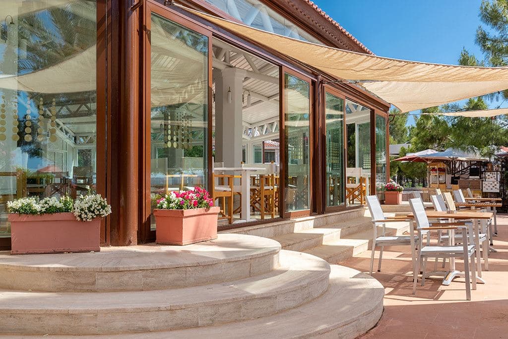 restaurants-olympos-pool-bar
