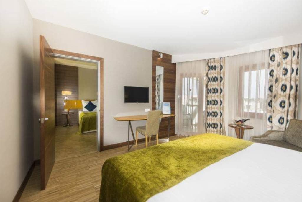 rooms-main-building-family-superior-room