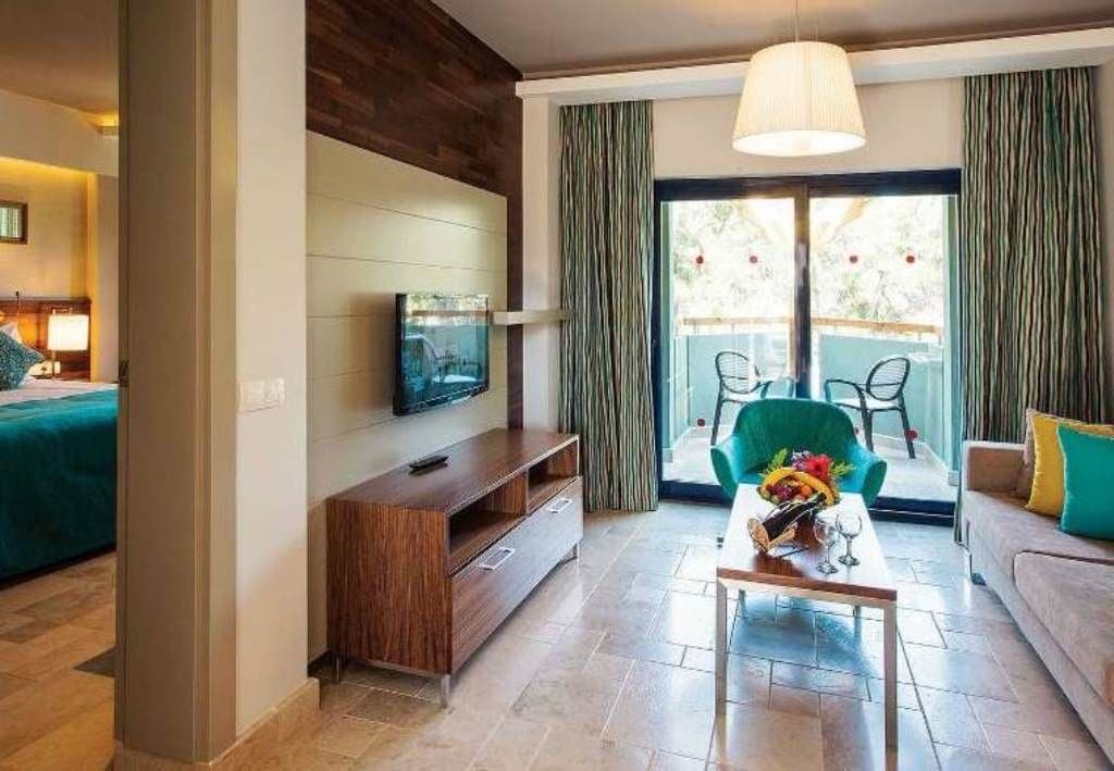 rooms-club-family-deluxe-suite-room