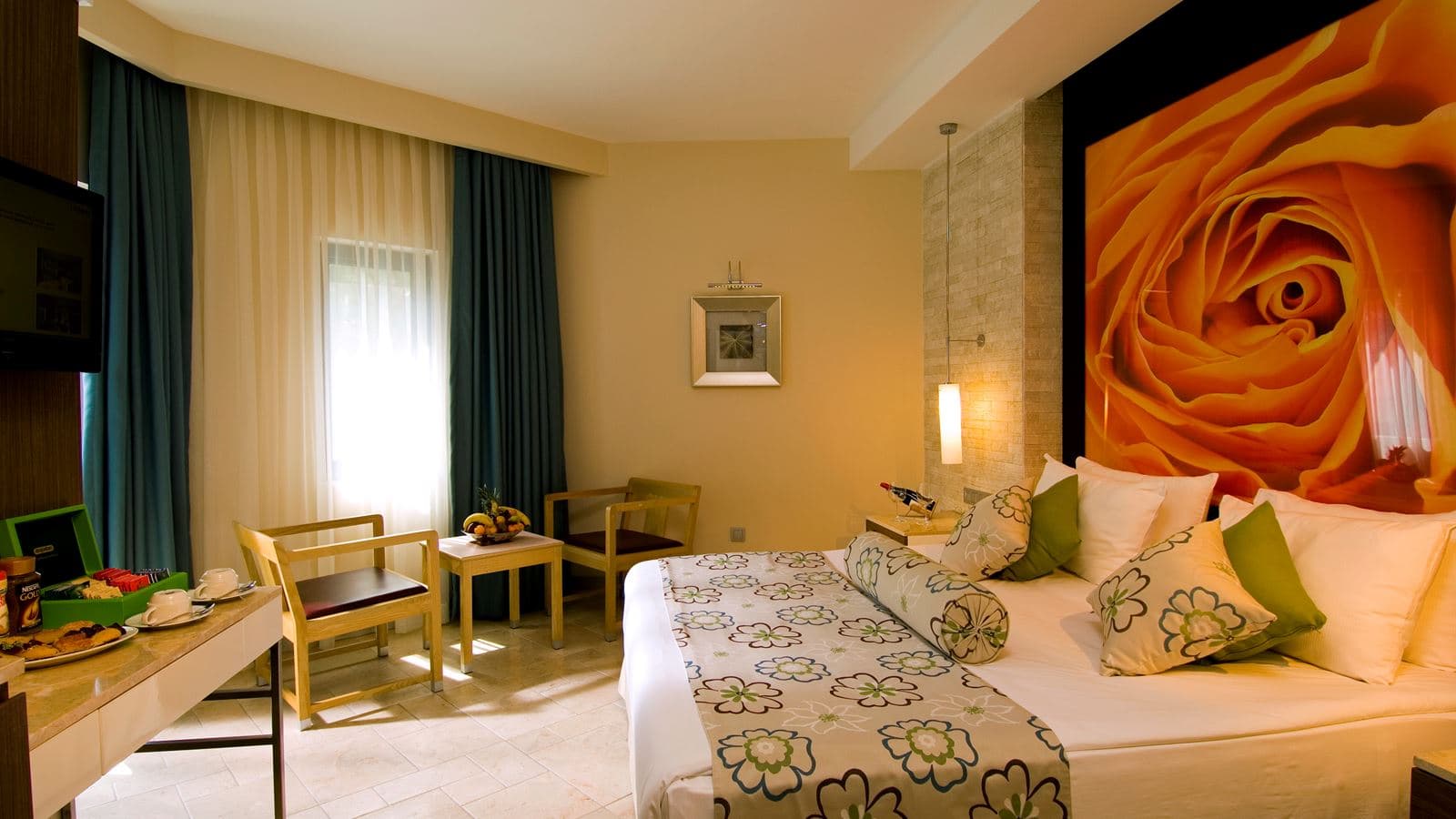 rooms-club-family-room