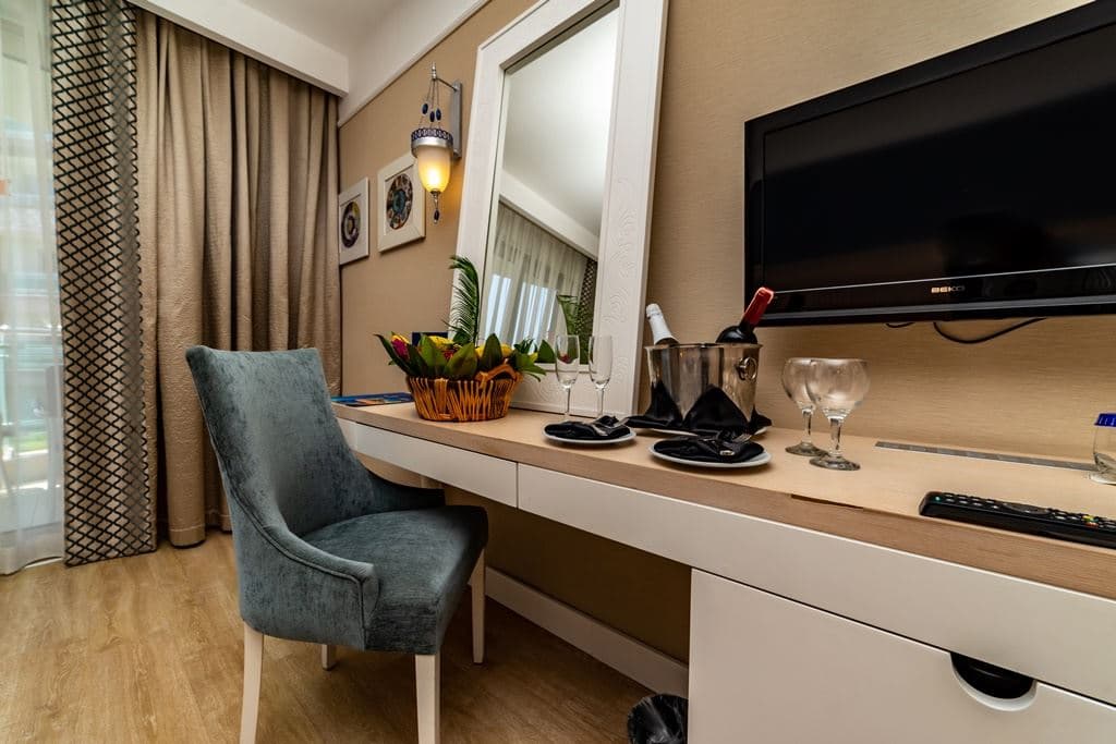 rooms-family-room-sea-view-2-bedrooms