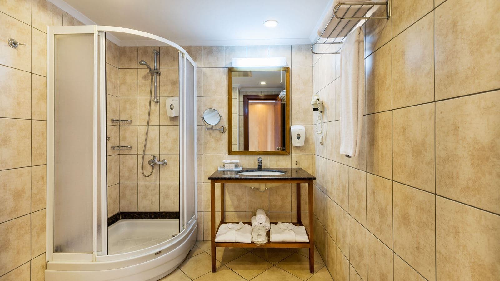 rooms-superior-room