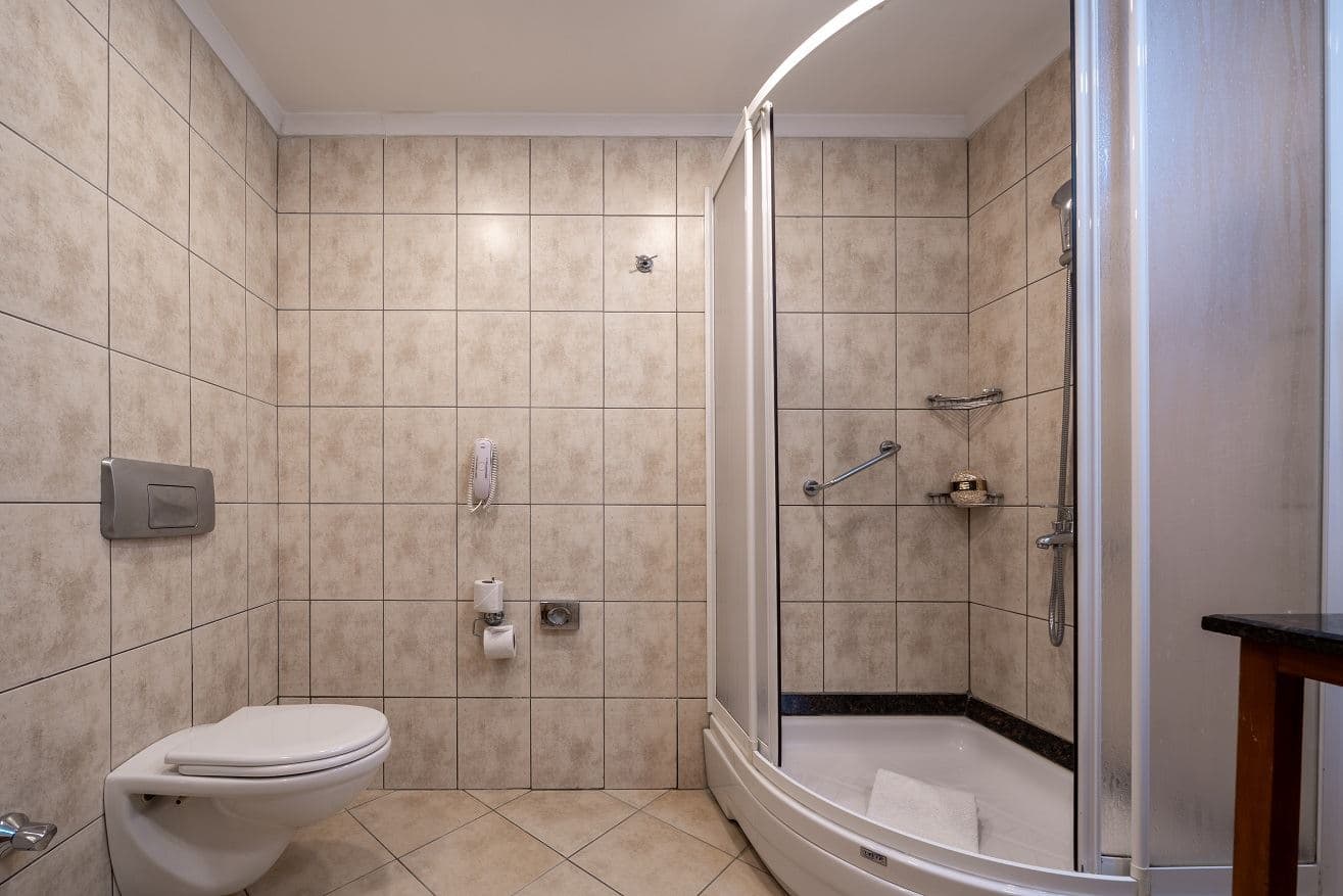 rooms-superior-family-room
