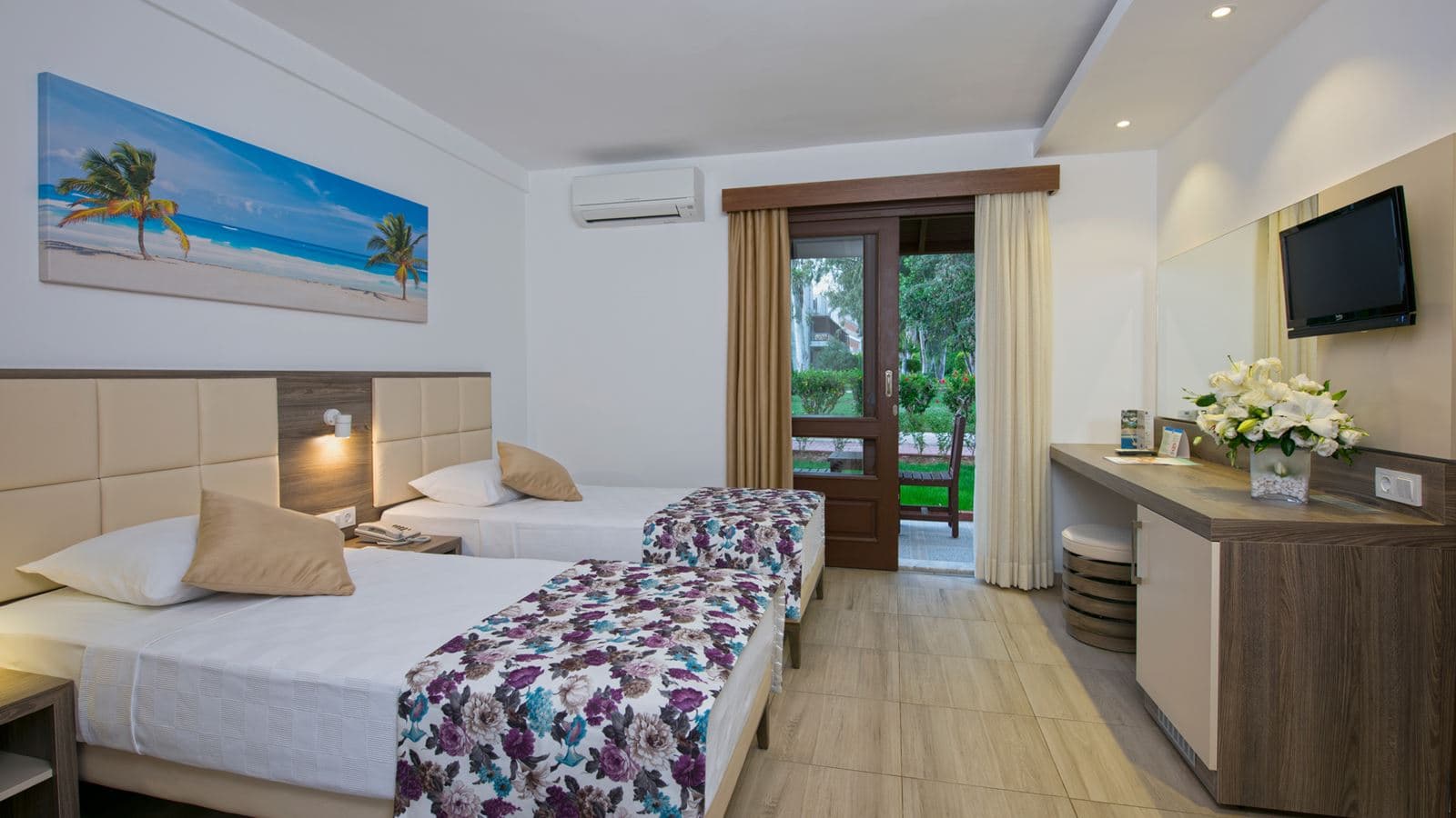 rooms-club-room