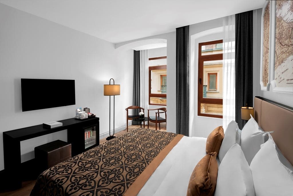 rooms-superior-room-french-bed