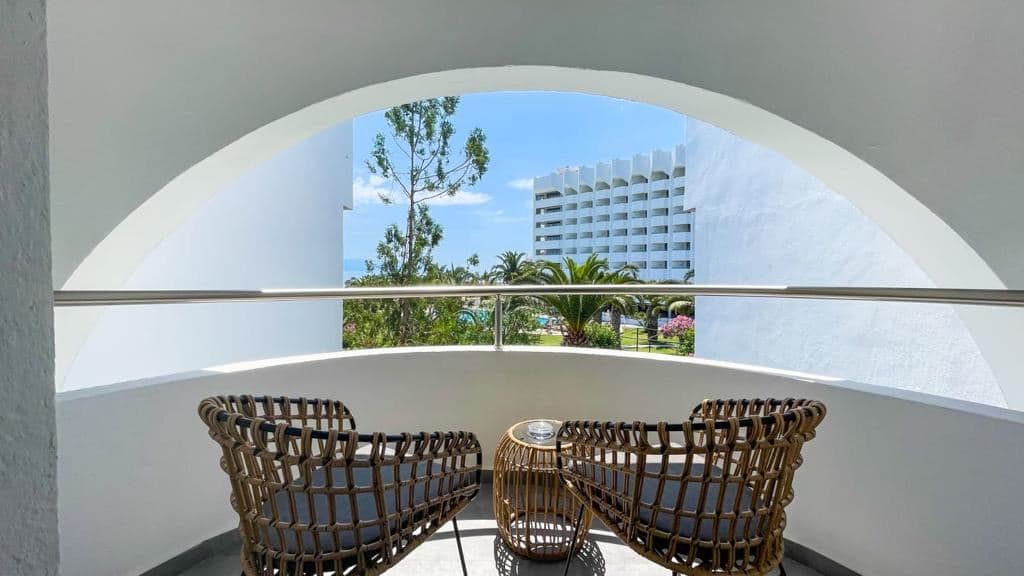 rooms-deluxe-room