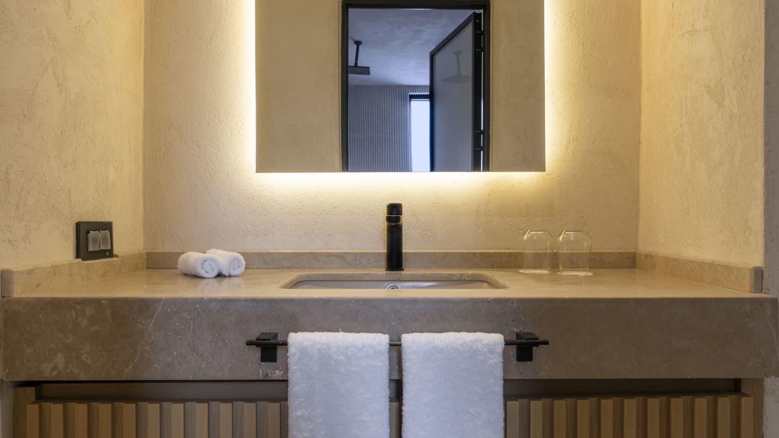 rooms-deluxe-room