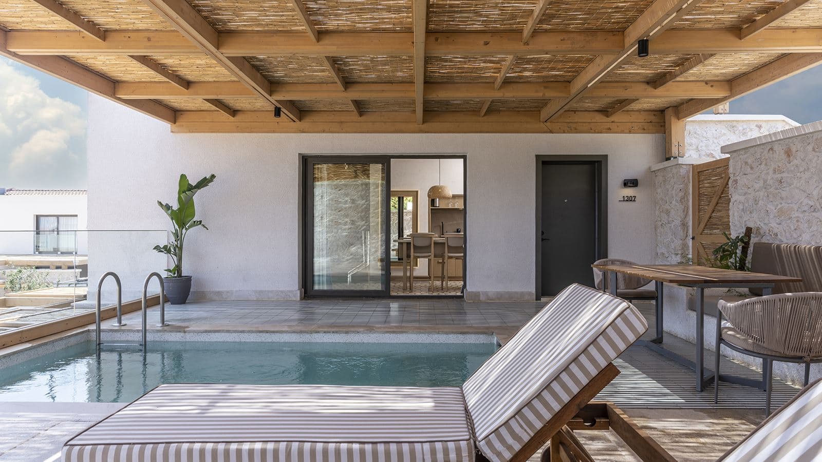 rooms-loft-suite-with-sea-view