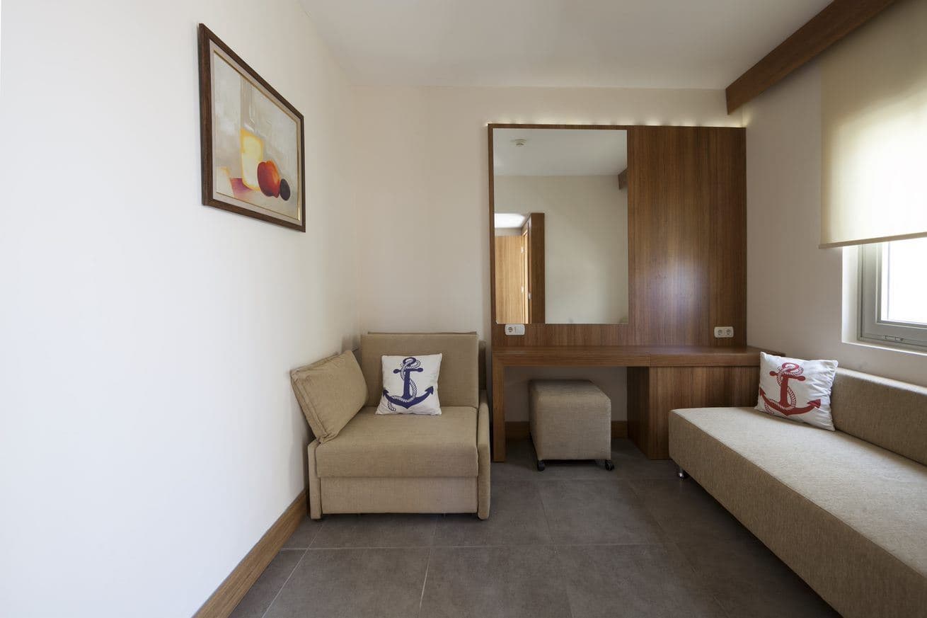 rooms-family-with-balcony-limited-sea-view