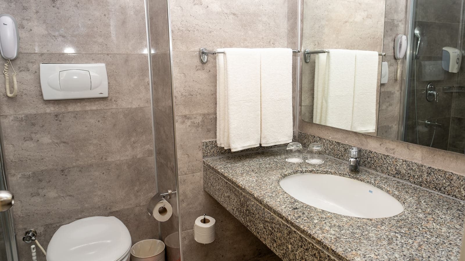 rooms-deluxe-suite