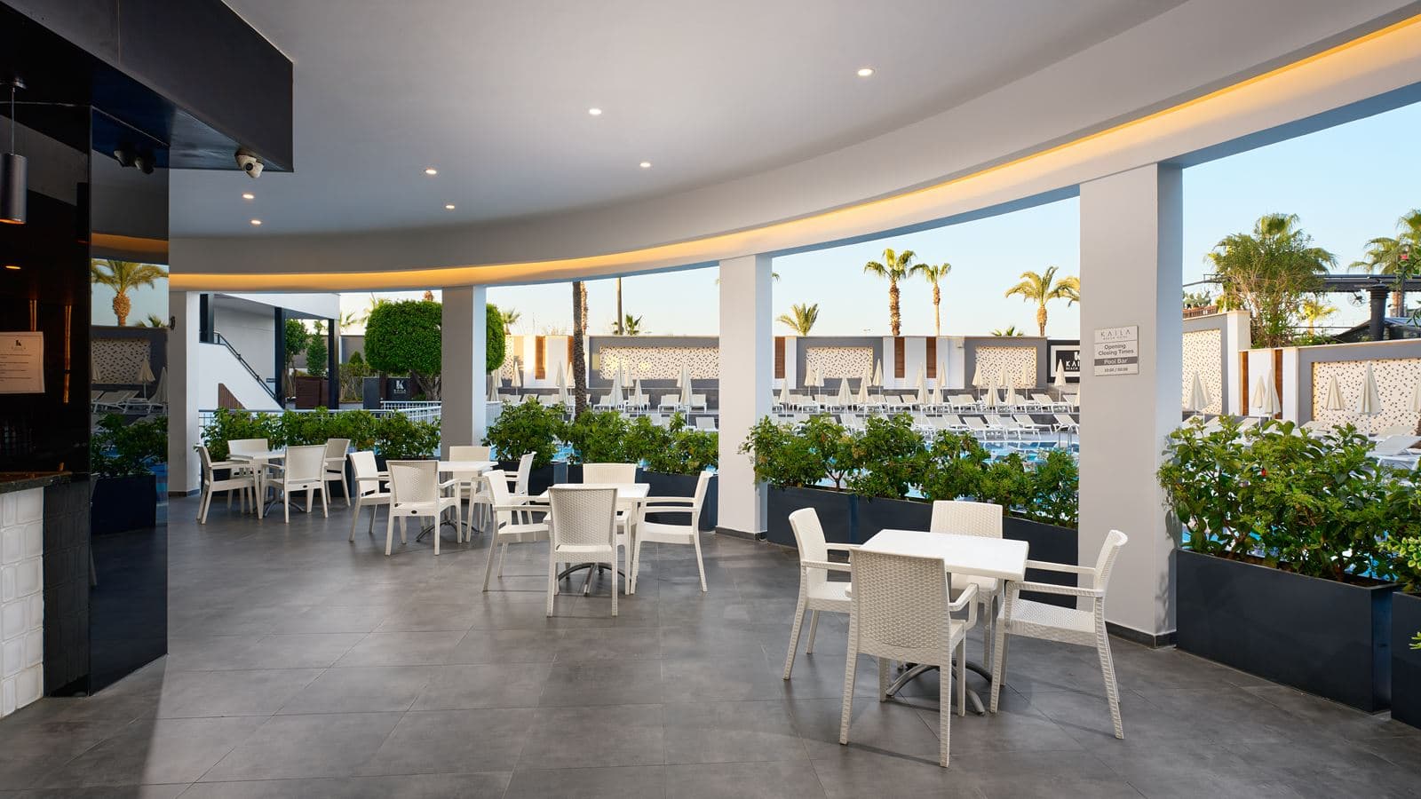 restaurants-pool-bar