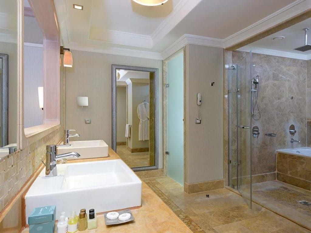 rooms-deluxe-large-sea