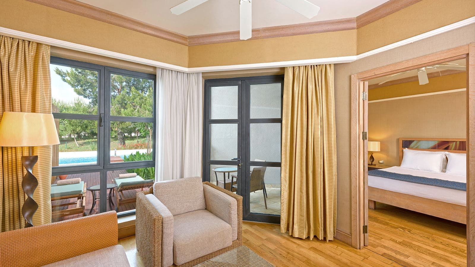 rooms-pool-suite