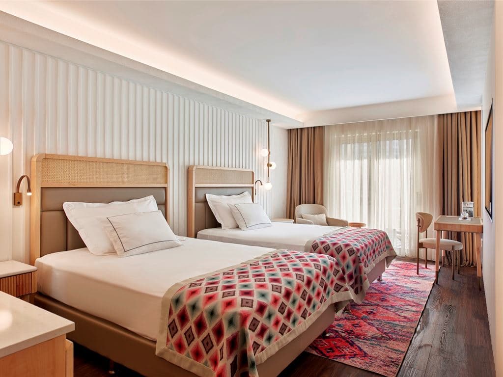 rooms-deluxe-lagoon-room