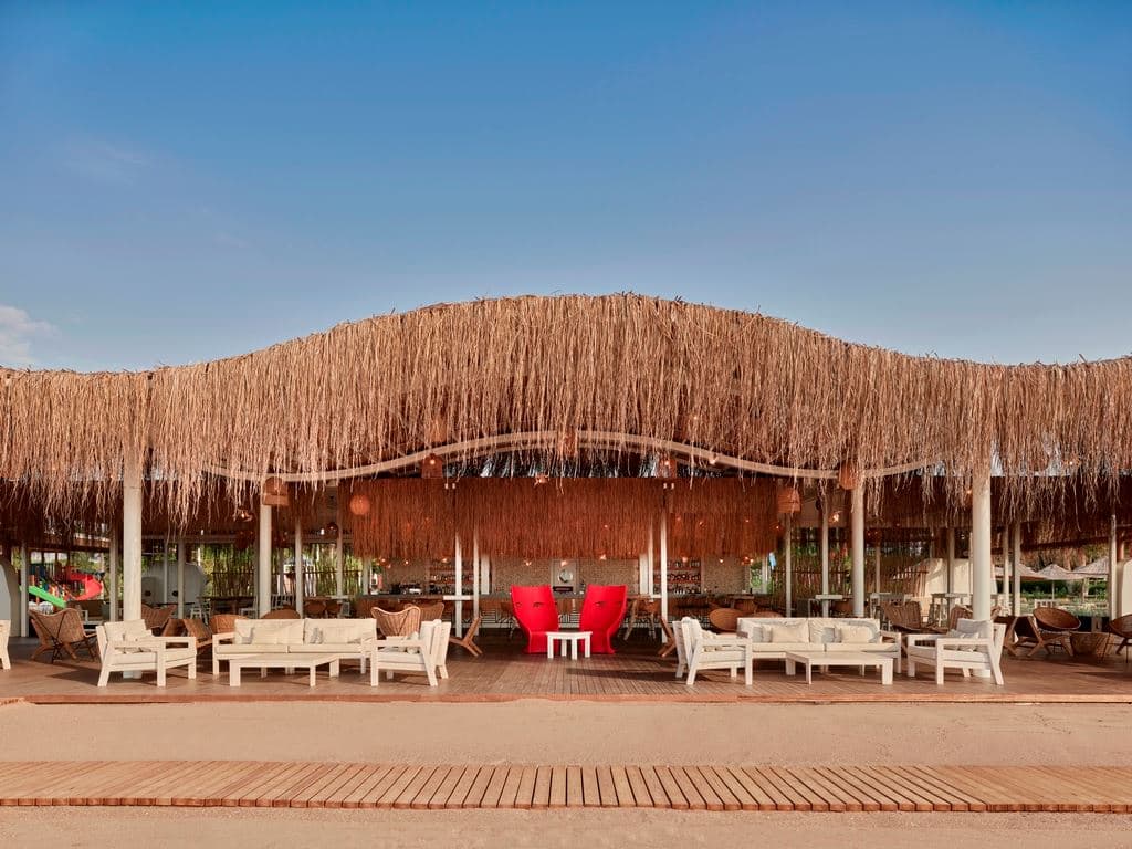 bars-majo-beach-club
