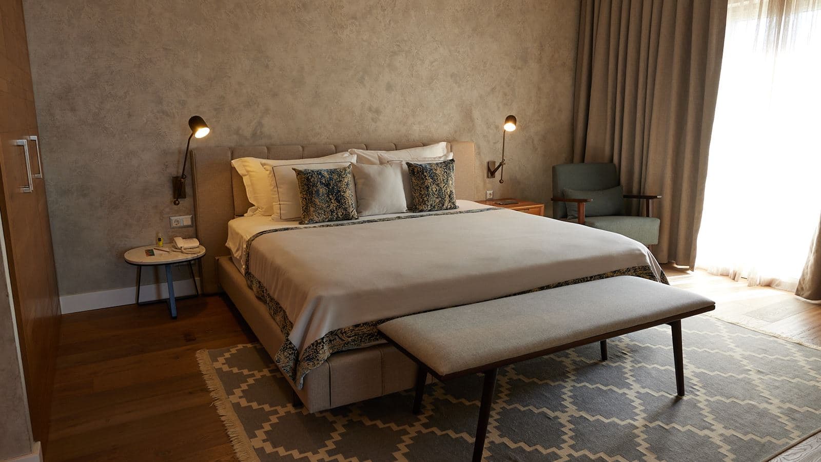 rooms-penthouse-suite-main-building
