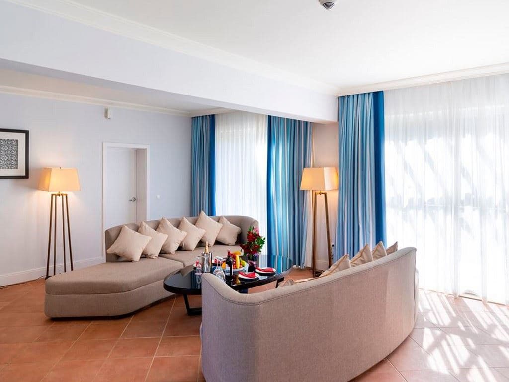 rooms-lake-deluxe-villa