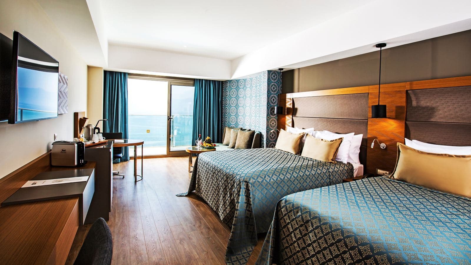 rooms-deluxe-room-side-sea-view