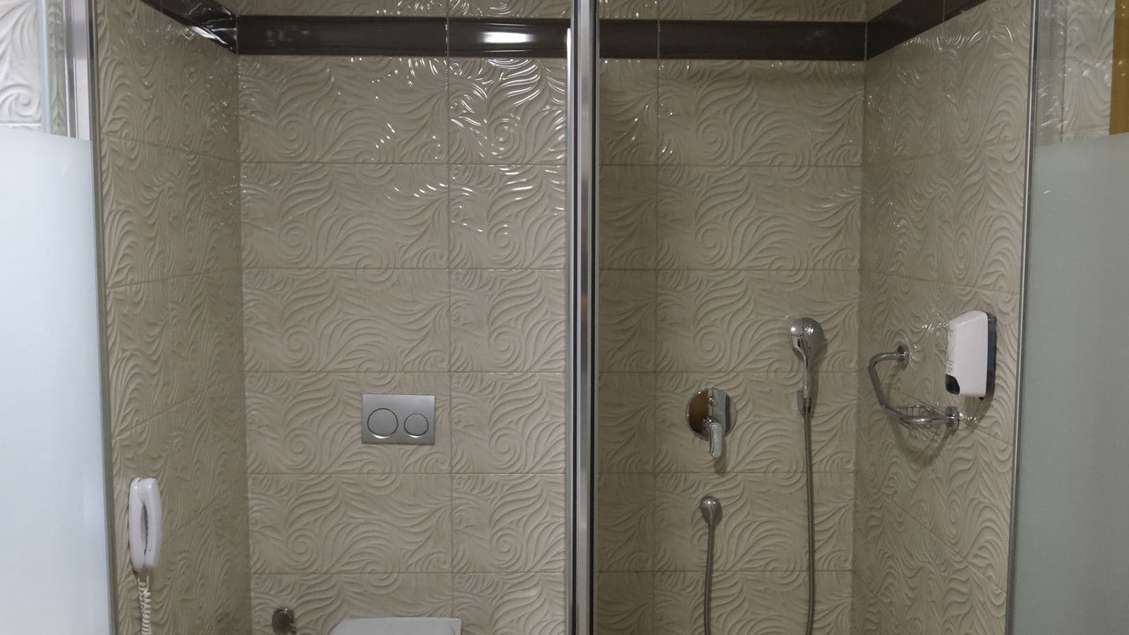 rooms-deluxe-room-side-sea-view
