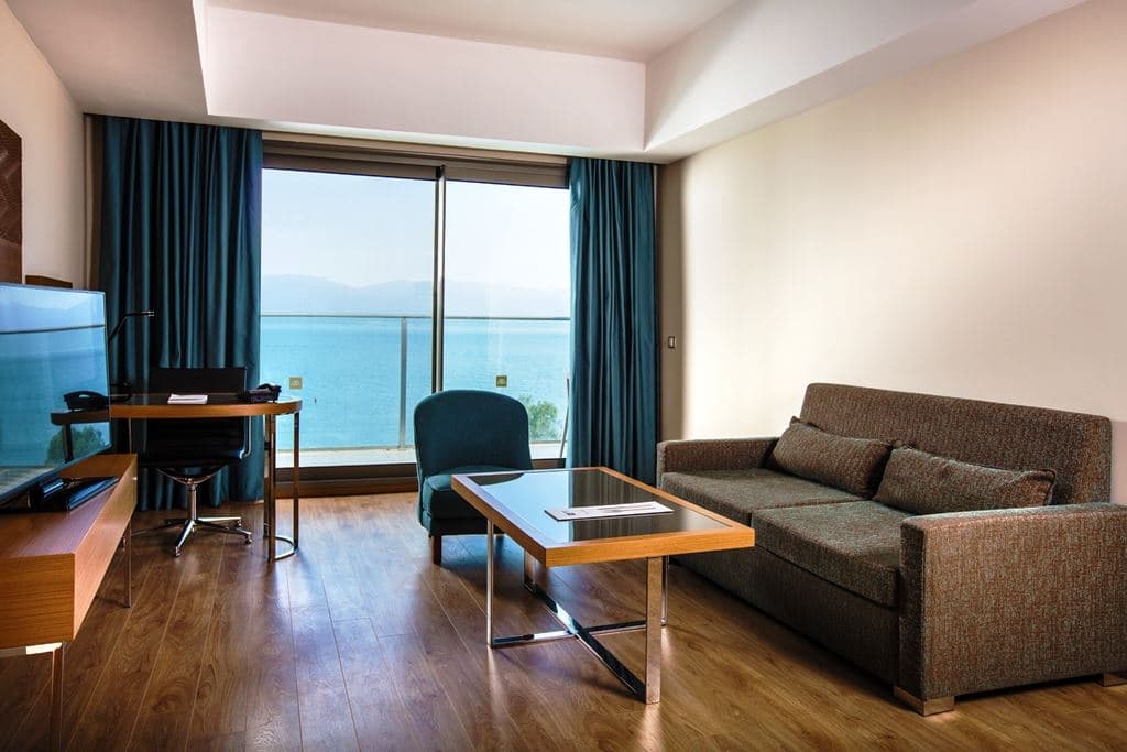rooms-junior-suite-side-sea-view