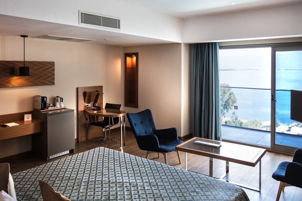rooms-deluxe-suite-sea-view