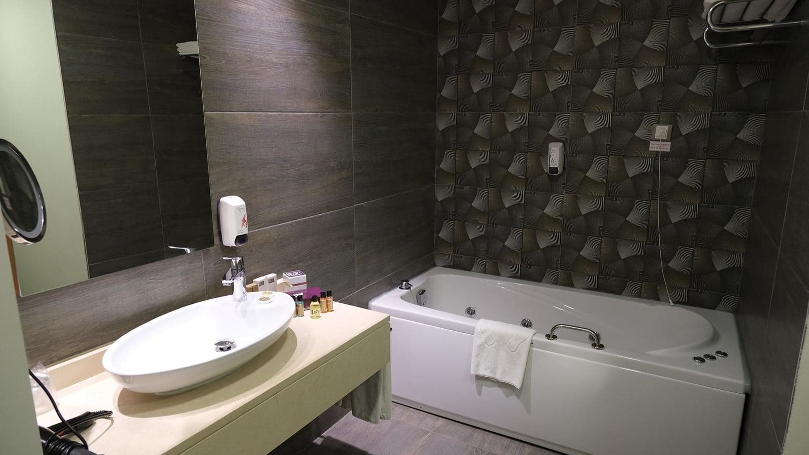 rooms-deluxe-suite-sea-view