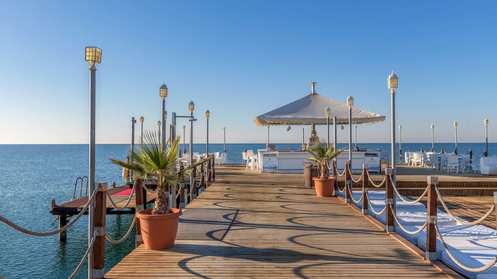 bars-pier-bar