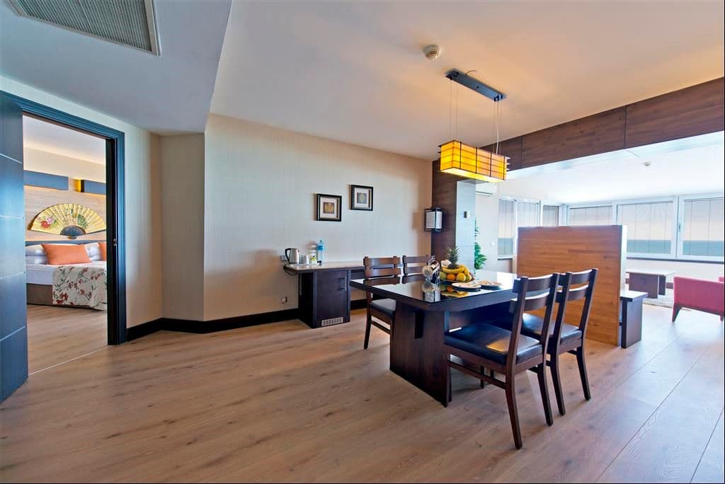rooms-jakuzzi-suite