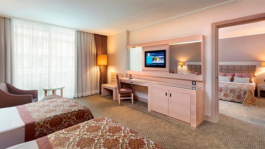 rooms-family-room