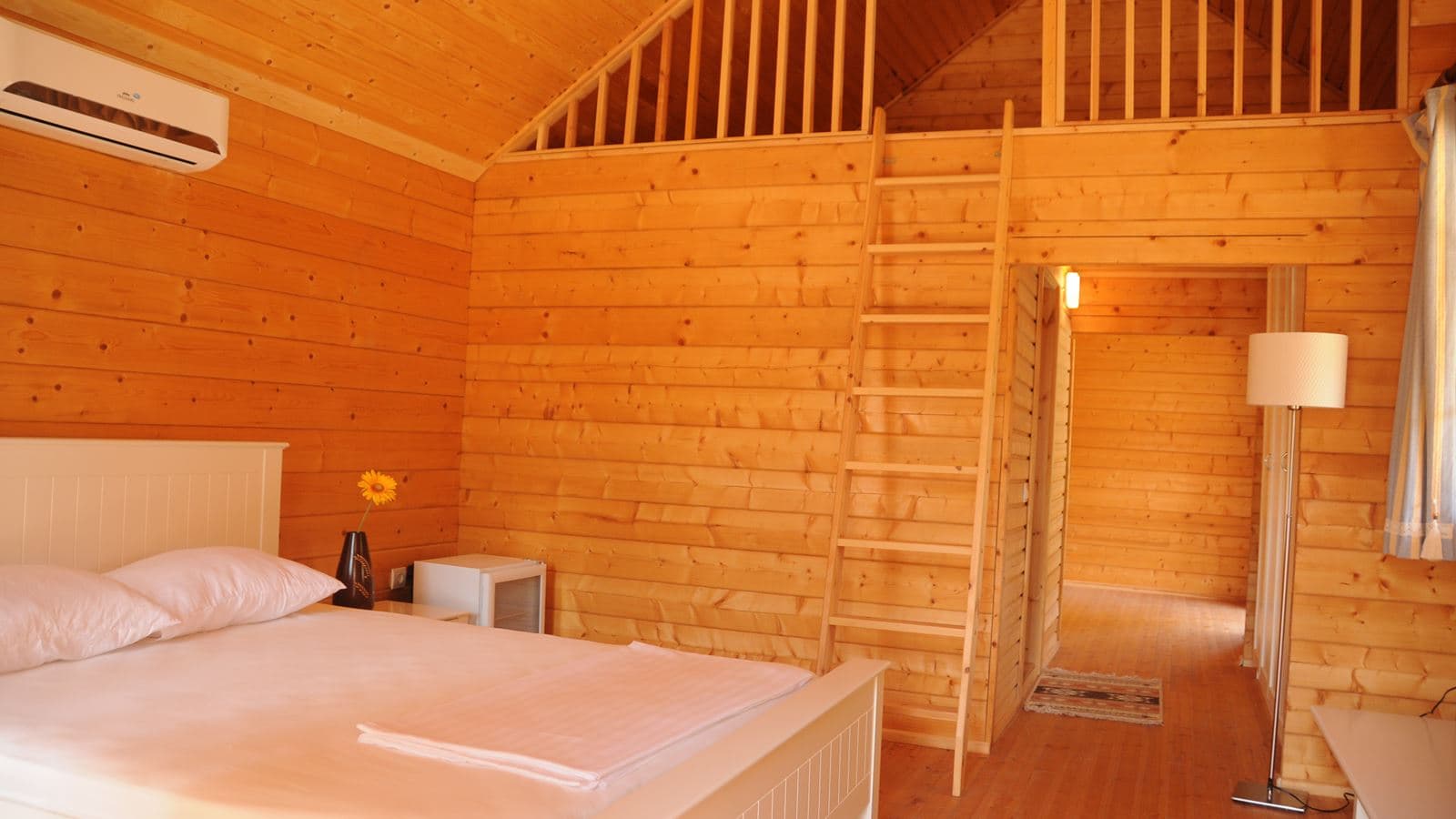 rooms-bungalow-room-2-bedrooms