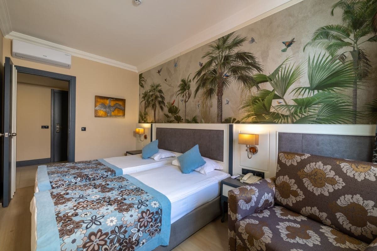 rooms-family-room-land-view